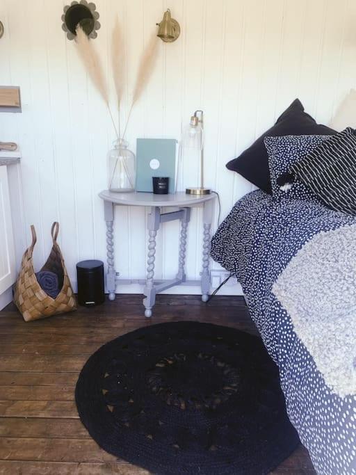 Shepherds Hut With Alpaca Views Holiday home *